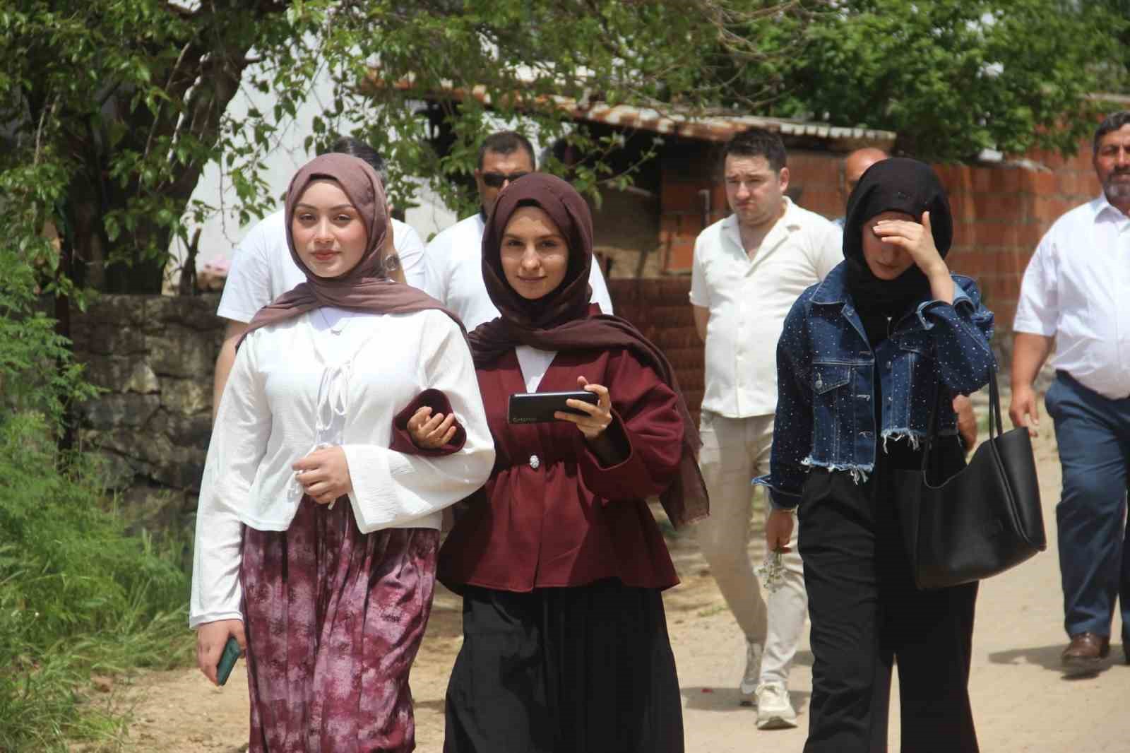 Çanakkale’de o sokaktan geçenler hayatının aşkını buluyor