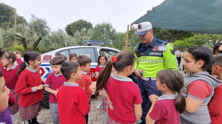 Salavatlı İlkokulu &ouml;ğrencilerine trafik eğitimi verildi

