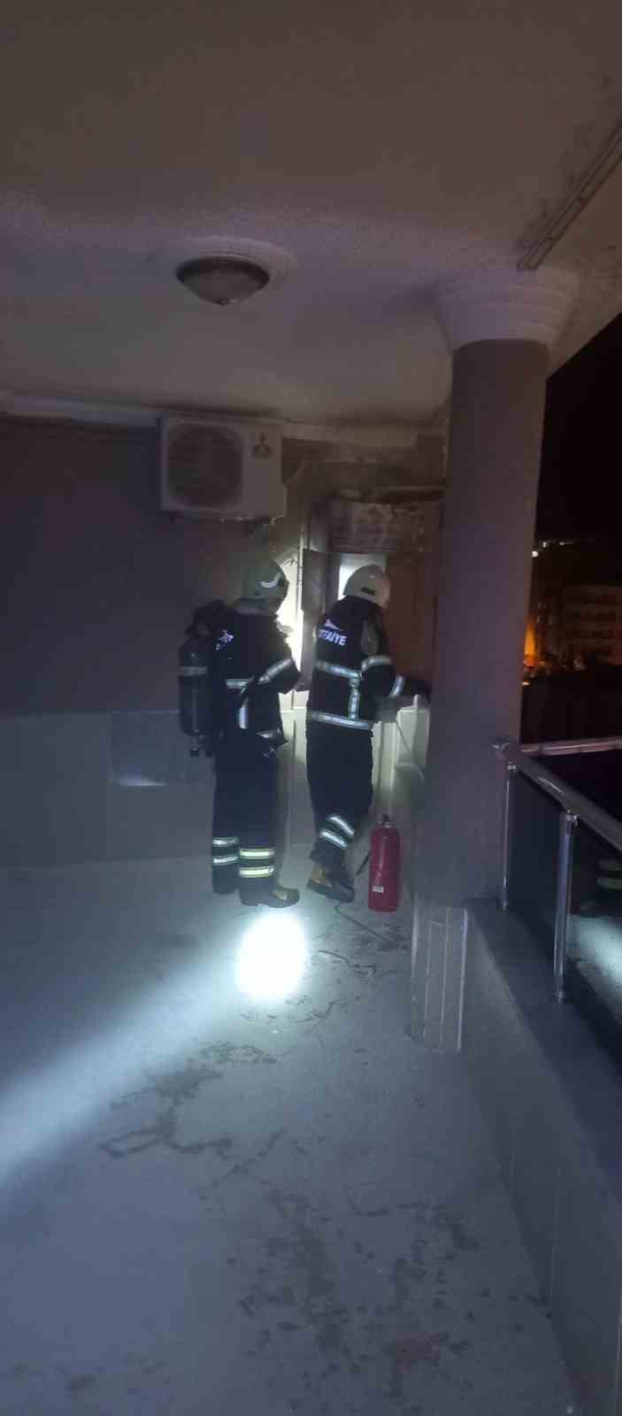 Siirt’te şampiyonluk kutlamasında havai fişek doğalgaz kombisini yaktı
