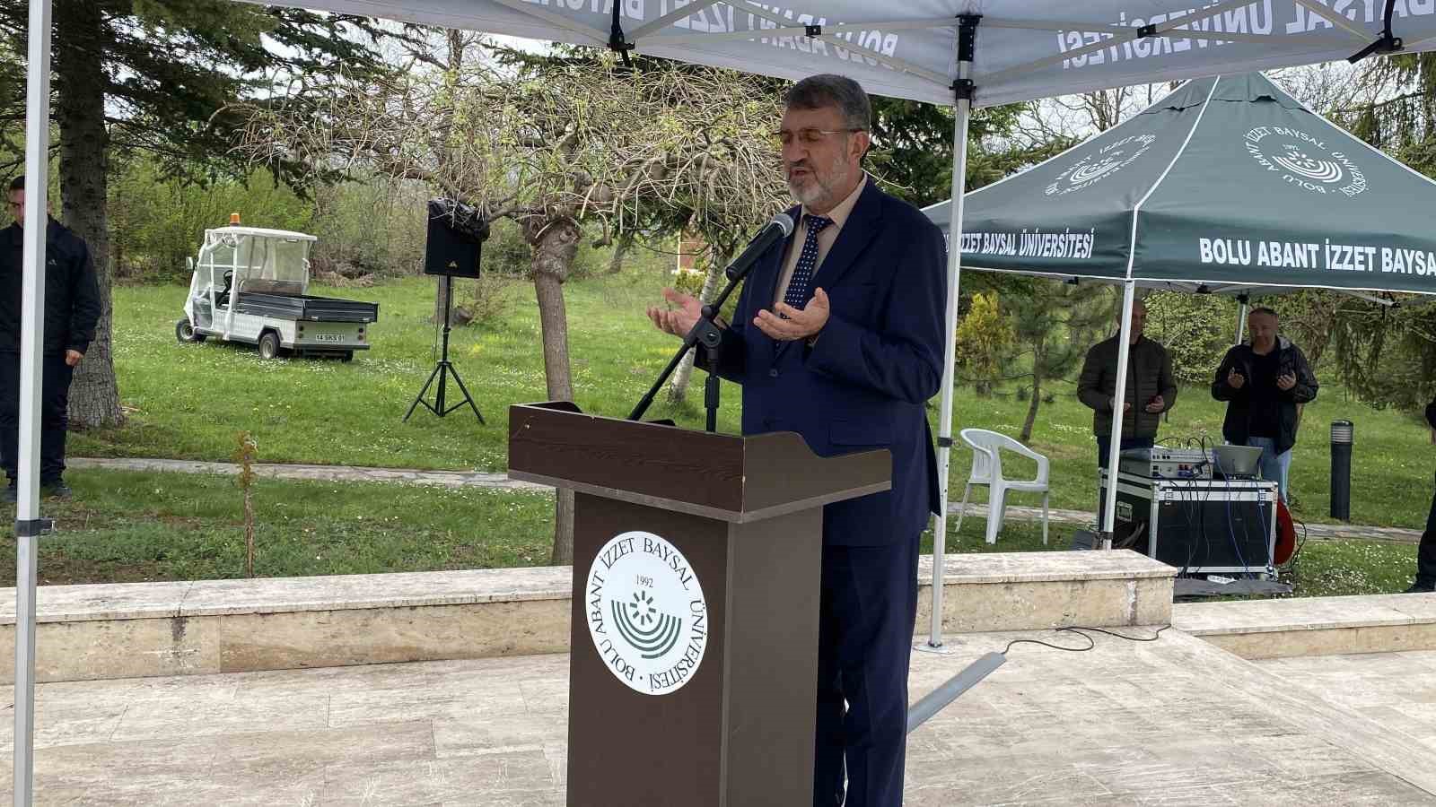 &lsquo;Bolu&rsquo;nun Babası&rsquo; İzzet Baysal mezarı başında dualarla anıldı

