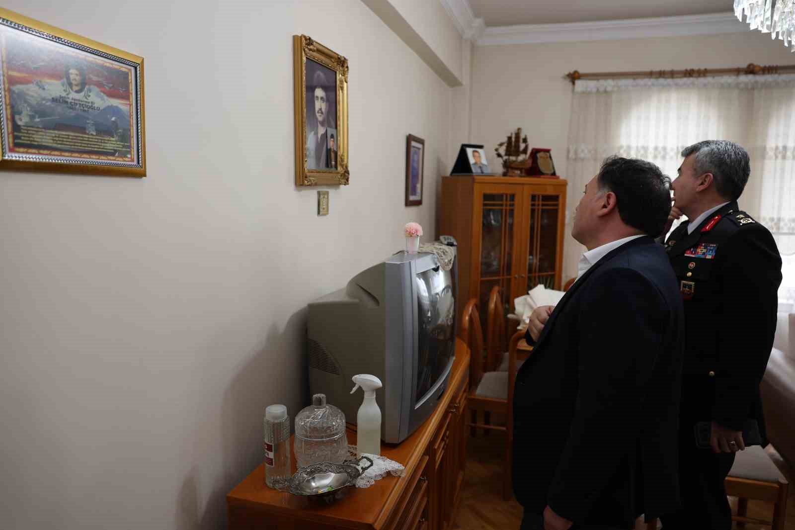 Vali &Ccedil;i&ccedil;ek&rsquo;ten Anneler G&uuml;n&uuml;&rsquo;nde şehit annelerine ziyareti

