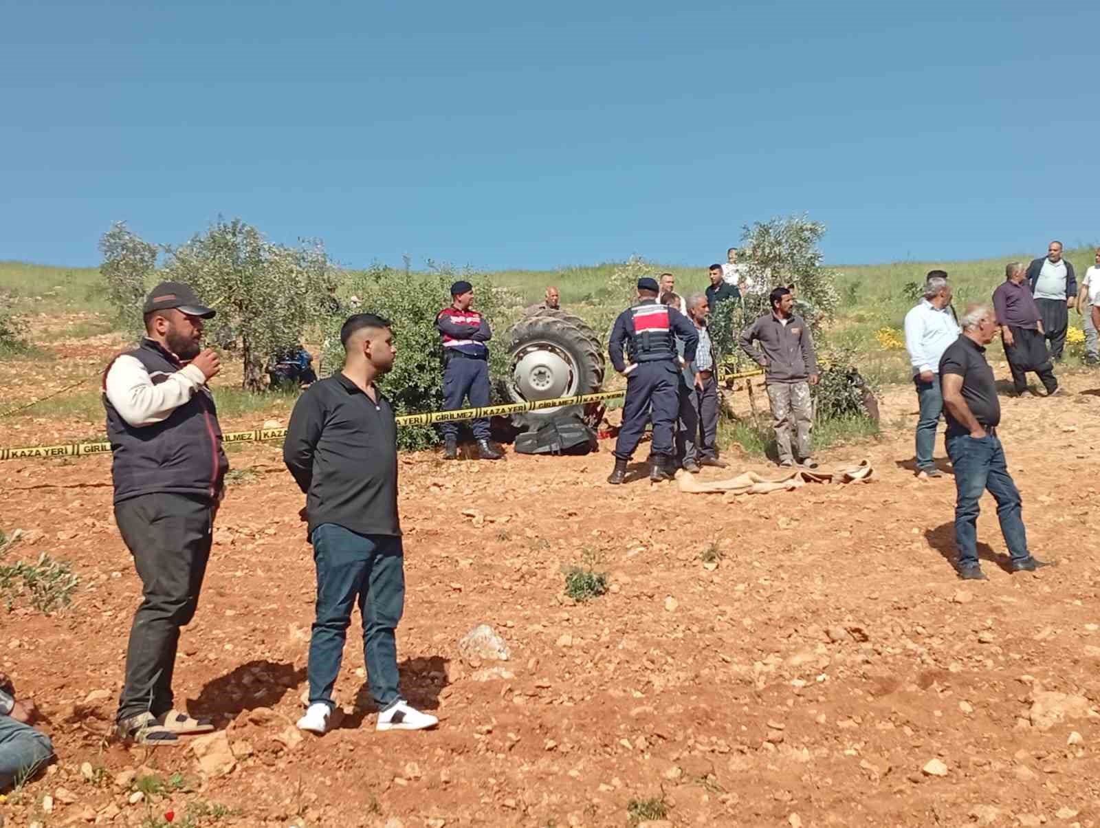 Gaziantep’te devrilen traktörün sürücüsü hayatını kaybetti
