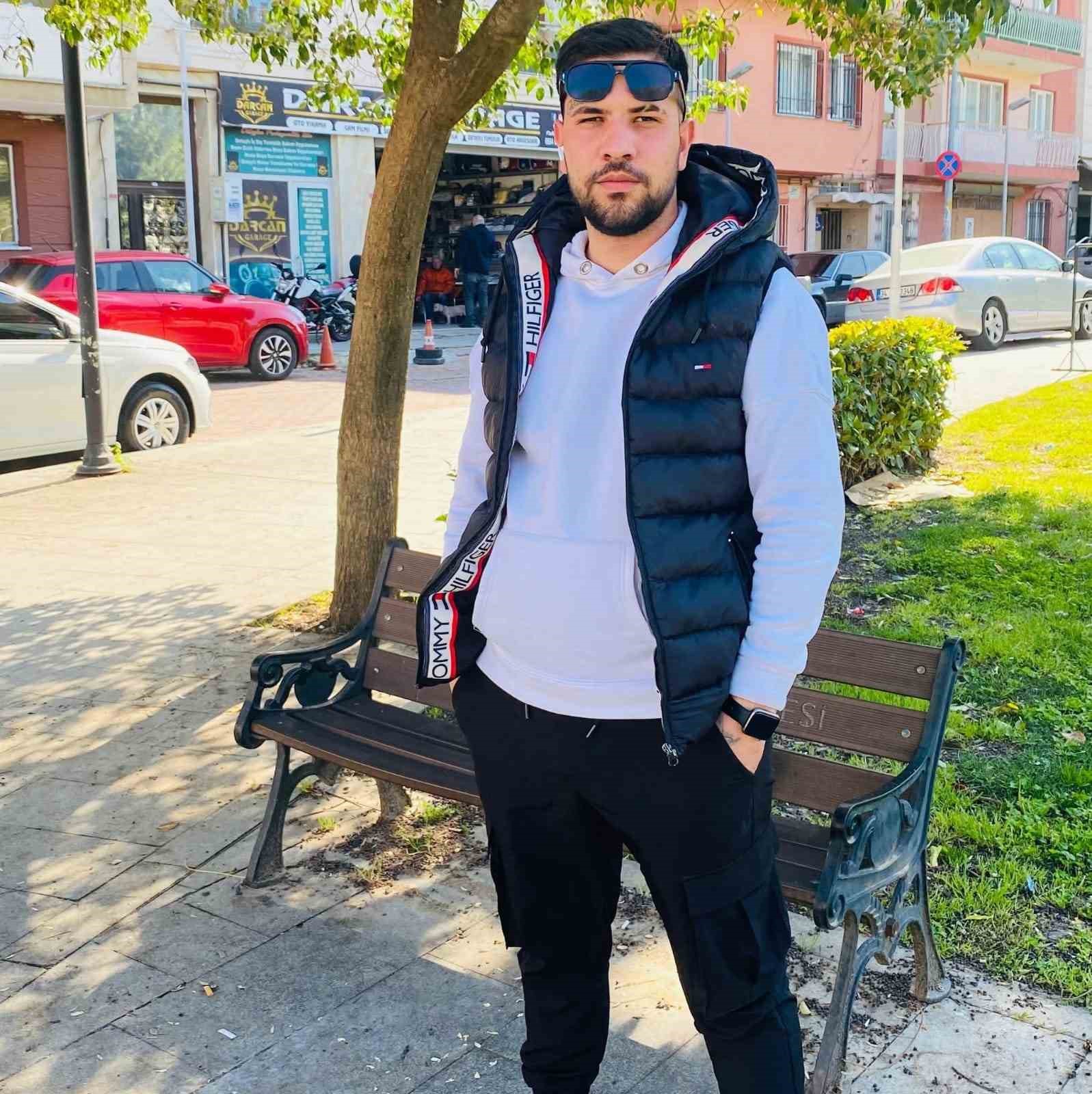 Asans&ouml;r boşluğunda sıkışan gen&ccedil; hayatını kaybetti
