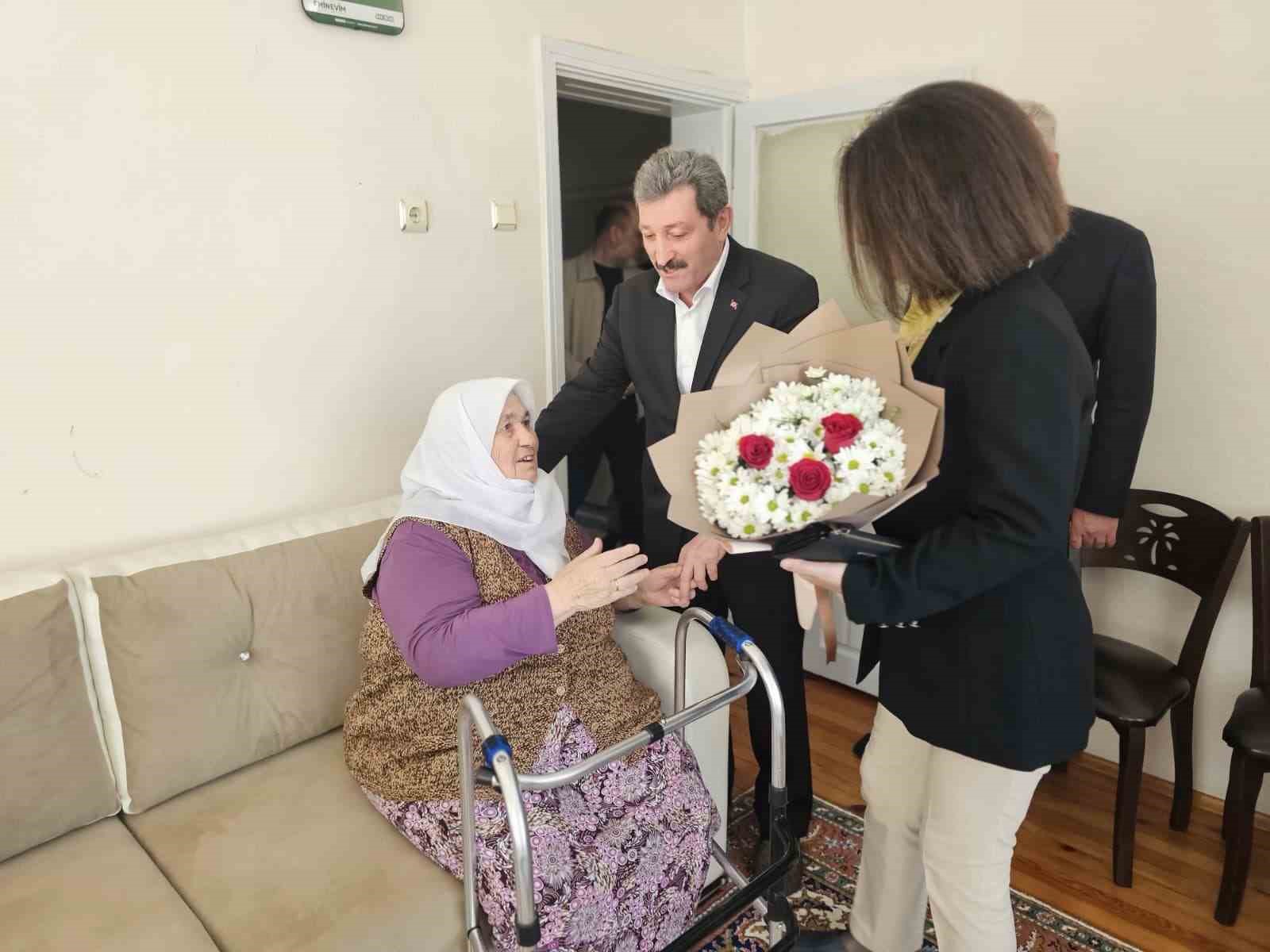 Şehit annelerine anlamlı Anneler Günü ziyareti