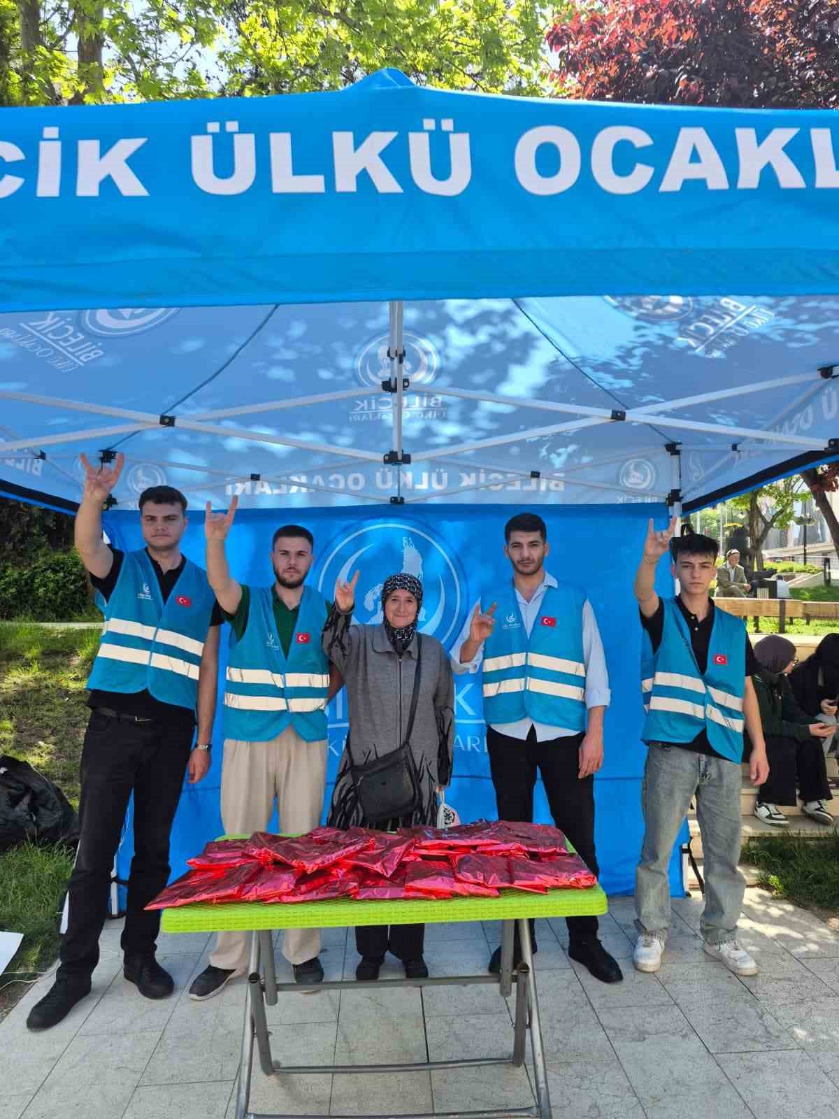 &Uuml;lk&uuml; Ocakları&rsquo;ndan Anneler G&uuml;n&uuml;&rsquo;nde kadınlara hediye
