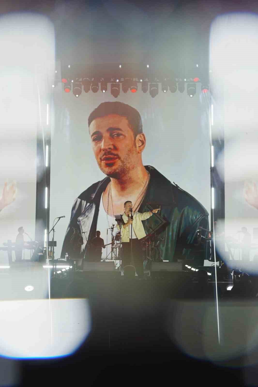 Mersin K&uuml;lt&uuml;r Yolu Festivali&rsquo;nde Oğuzhan Ko&ccedil; r&uuml;zgarı esti
