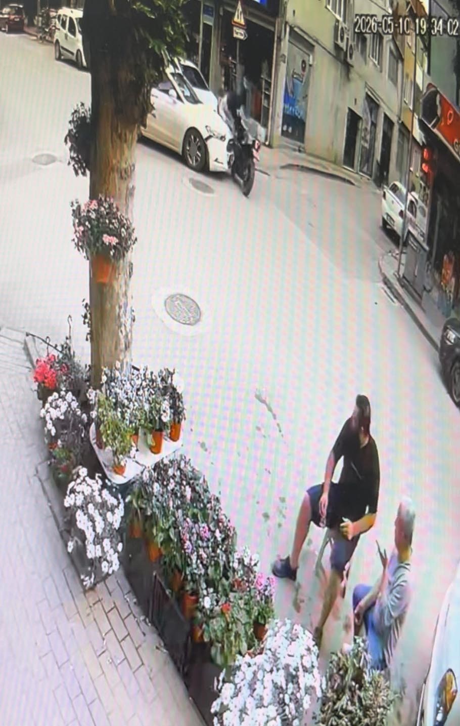 Otomobil ile motosiklet kafa kafaya &ccedil;arpıştı: 1 yaralı
