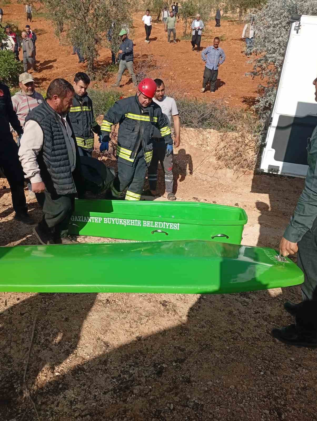 Gaziantep’te devrilen traktörün sürücüsü hayatını kaybetti
