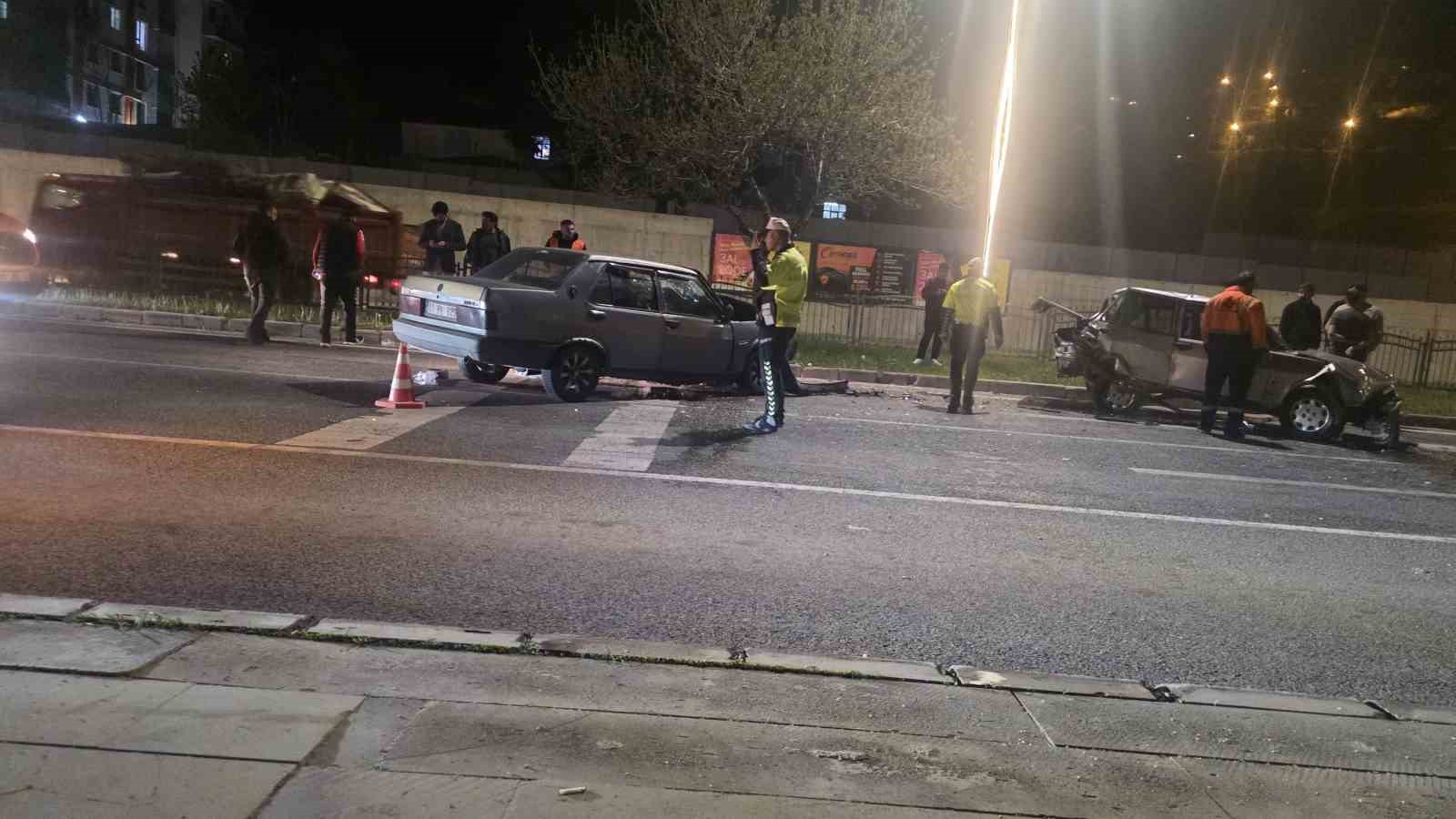 Yozgat&rsquo;ta zincirleme trafik kazası: 1&rsquo;i ağır 7 yaralı
