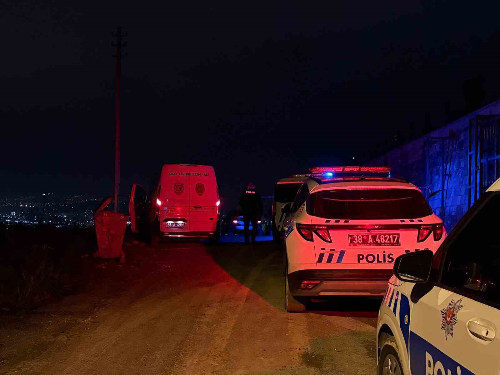 Arkadaşına mesaj attıktan sonra tepelik alanda t&uuml;fekle intihar etti

