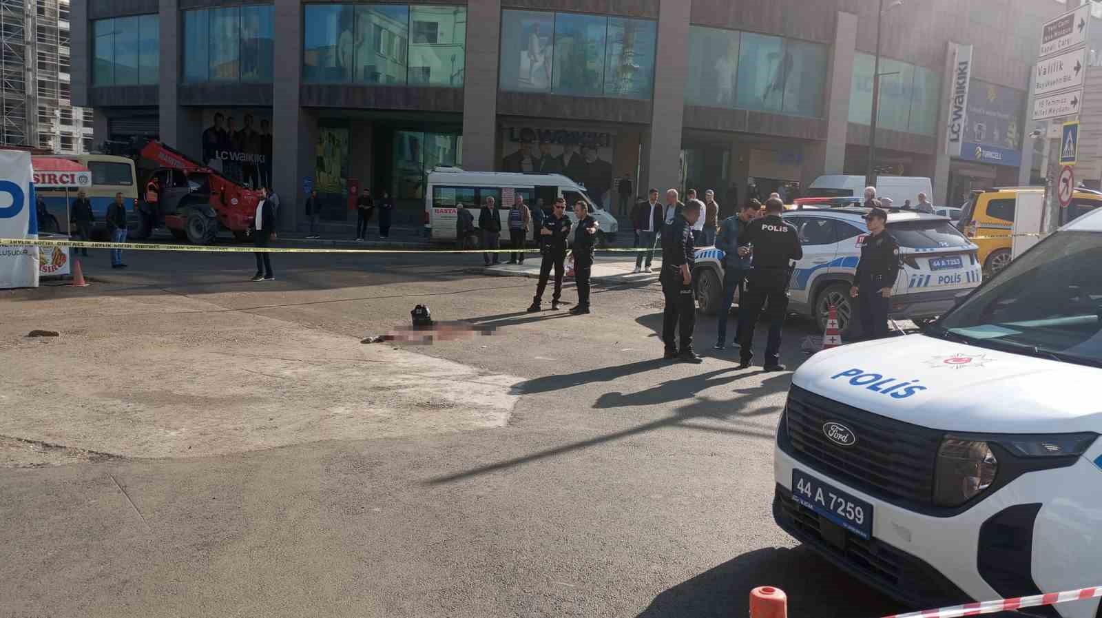 Malatya&rsquo;da silahlı saldırıya uğrayan kadın ağır yaralandı

