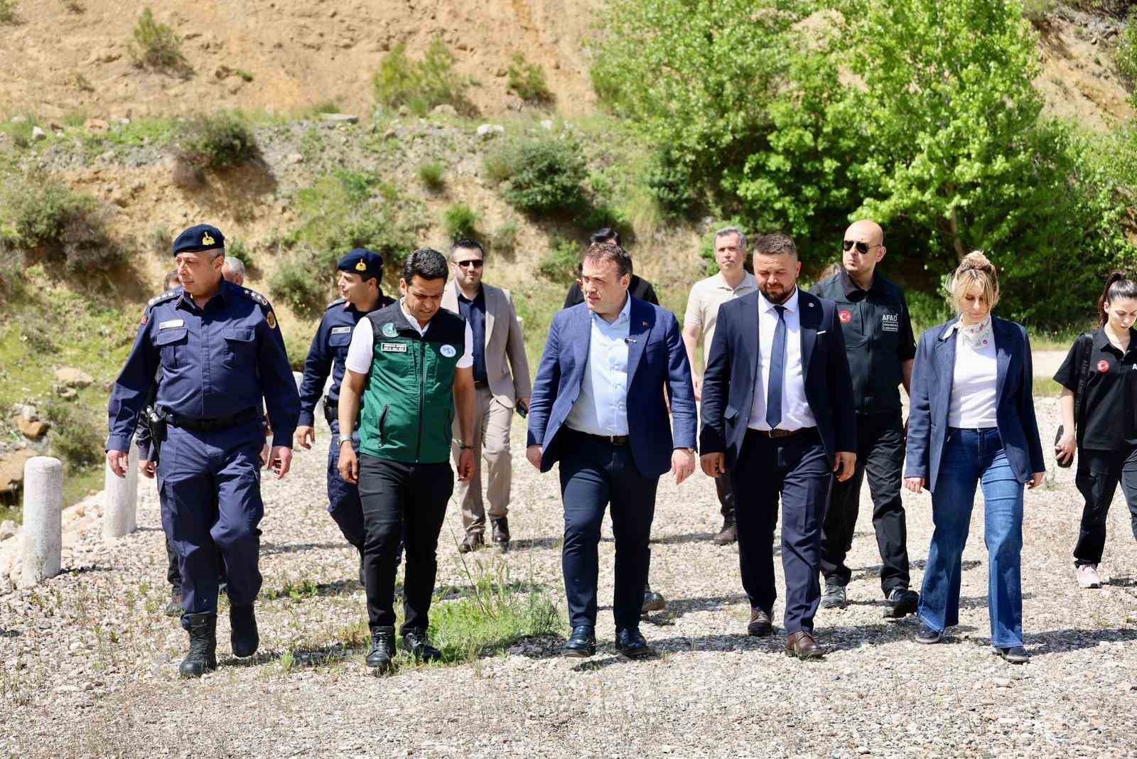 Vali S&ouml;zer Soğucakpınar Barajı&rsquo;nda incelemelerde bulundu
