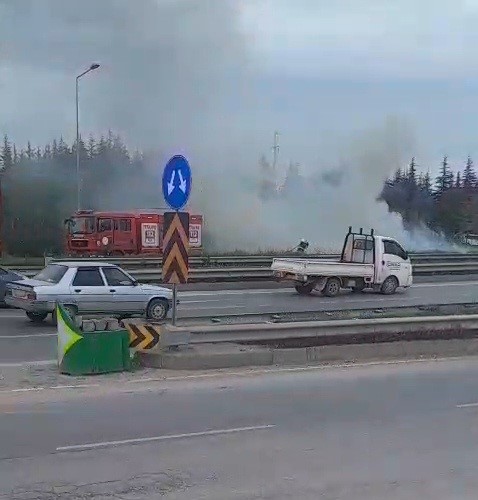 Eskişehir &Ccedil;evre Yolu&rsquo;nda bir otomobil alev alev yandı
