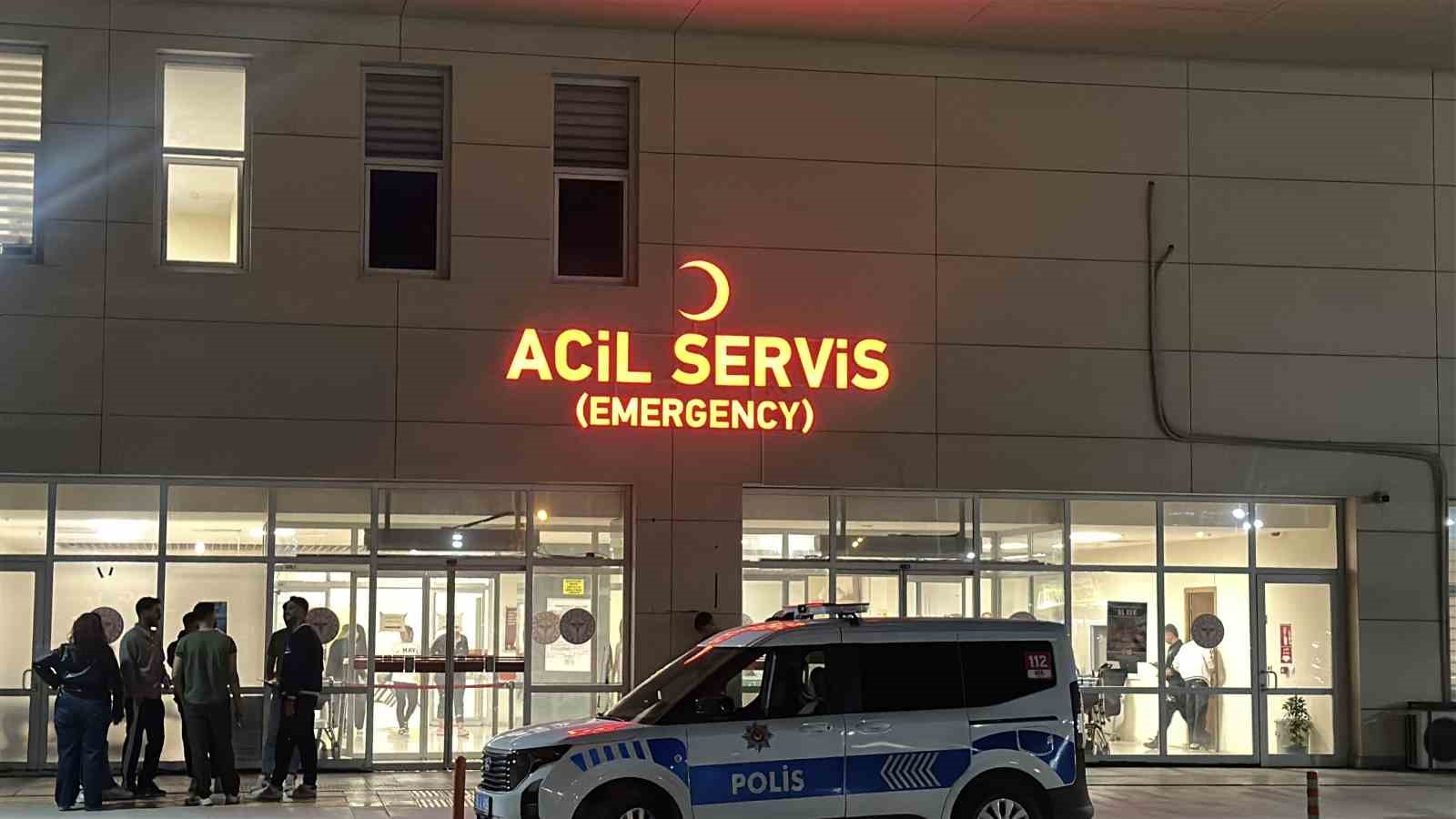 Tartıştığı arkadaşını bı&ccedil;akladı, polis ekiplerine zor anlar yaşattı
