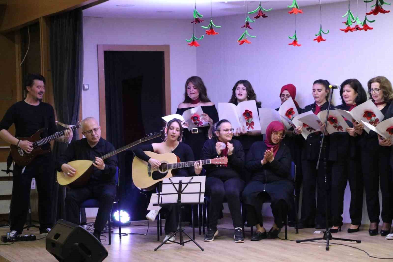 Cumayeri&rsquo;nde sanat dolu geceye b&uuml;y&uuml;k ilgi
