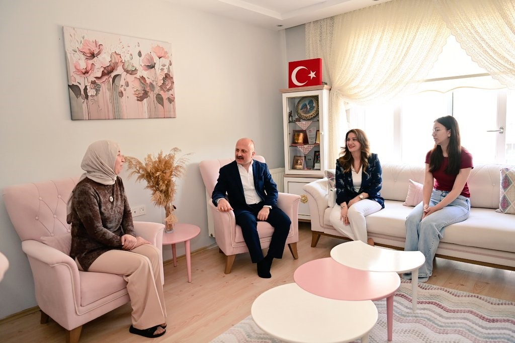 Vali Varol asırlık &ccedil;ınarlar ve şehit aileleri ile bir araya geldi
