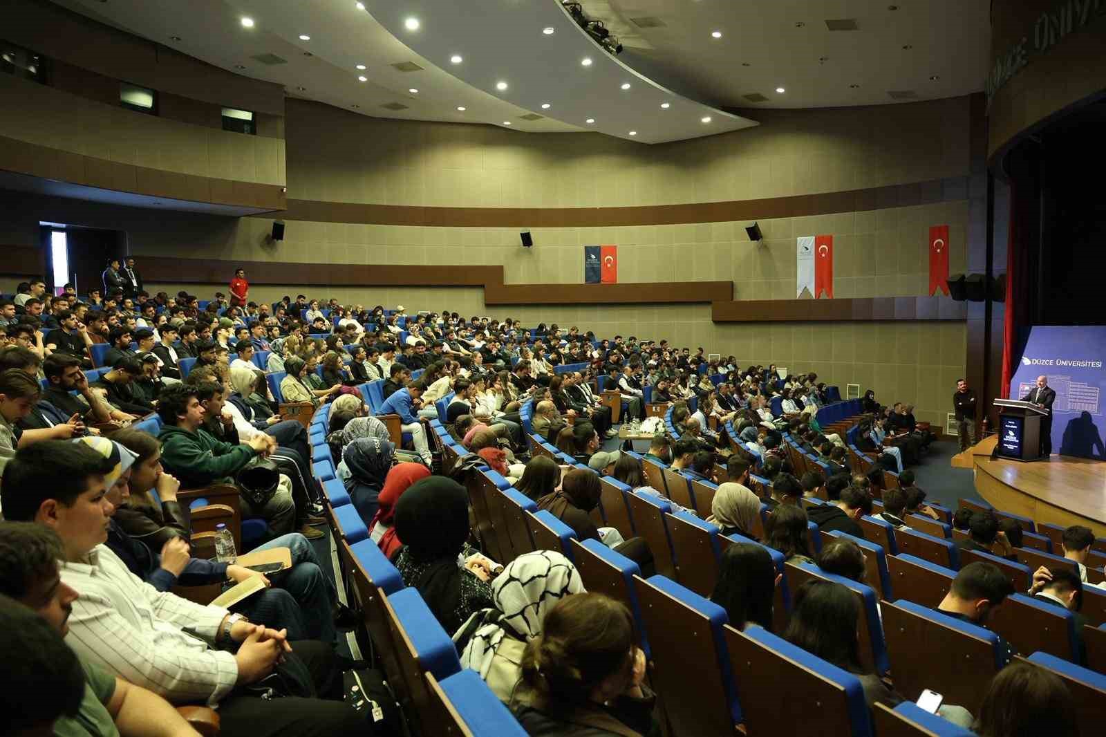 D&uuml;zce &Uuml;niversitesi T&uuml;rkiye &uuml;&ccedil;&uuml;nc&uuml;s&uuml;
