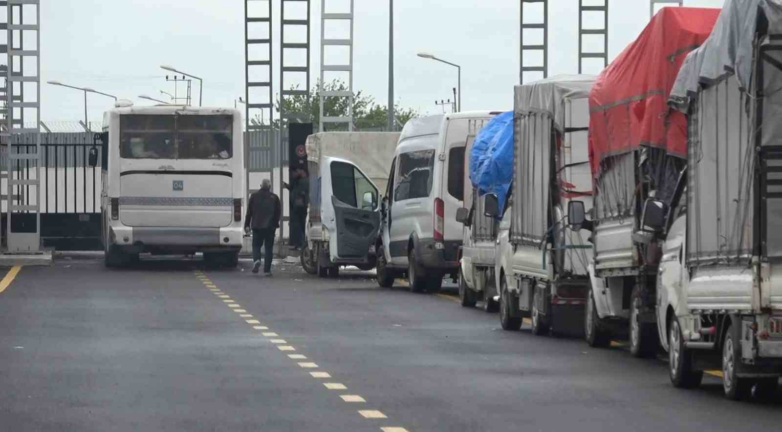 Öncüpınar’da Suriyelilerin dönüş yoğunluğu sürüyor