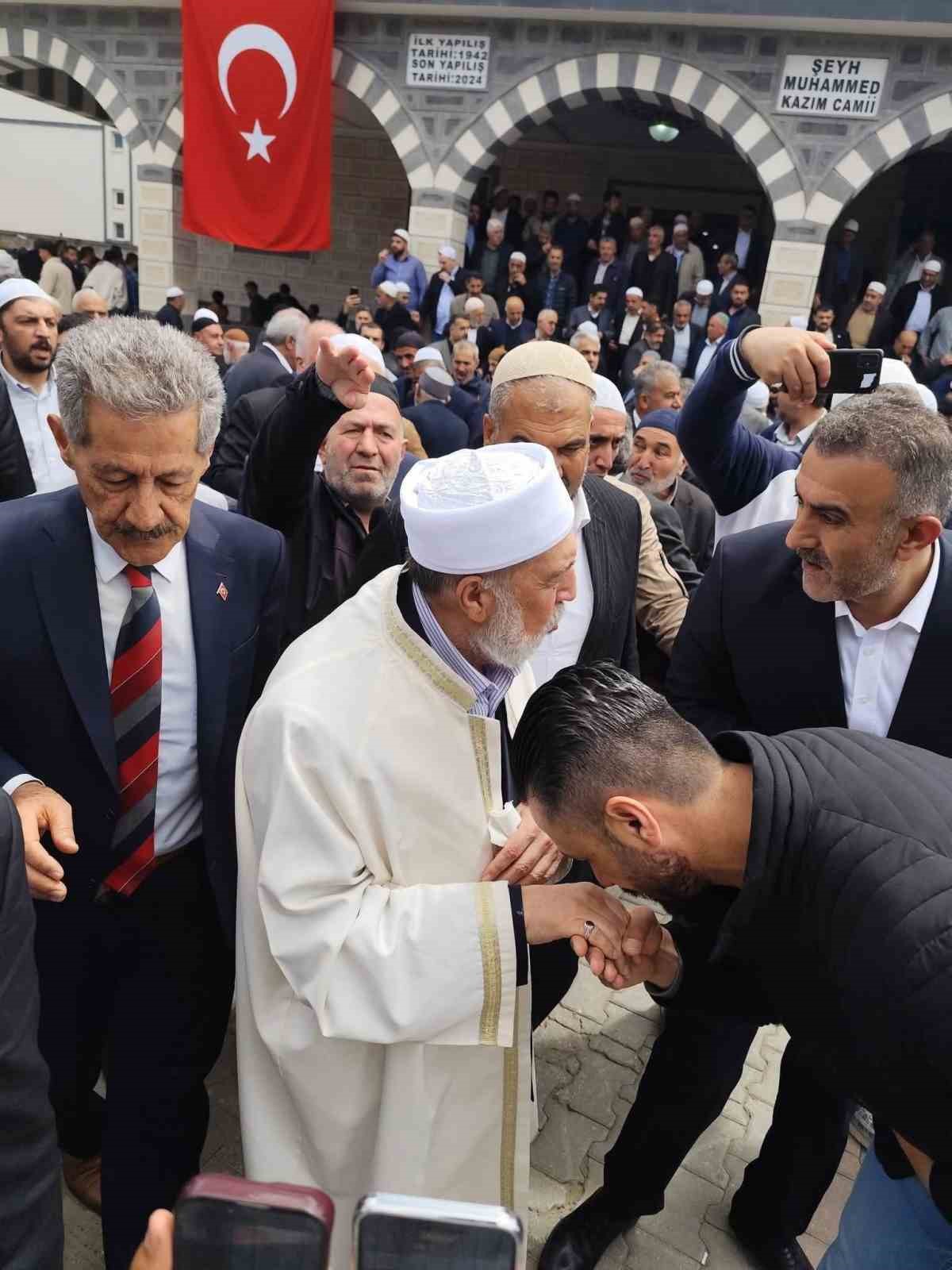 Şeyh Muhammed Kazım Camii ve K&uuml;lliyesi ibadete a&ccedil;ıldı
