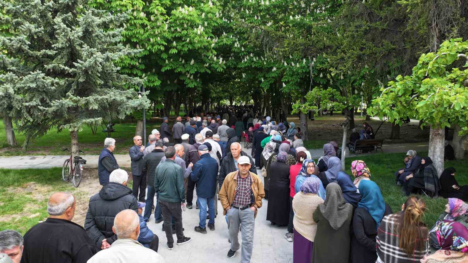 Kayseri&rsquo;de 300 bin k&ouml;k organik domates fidesine yoğun ilgi
