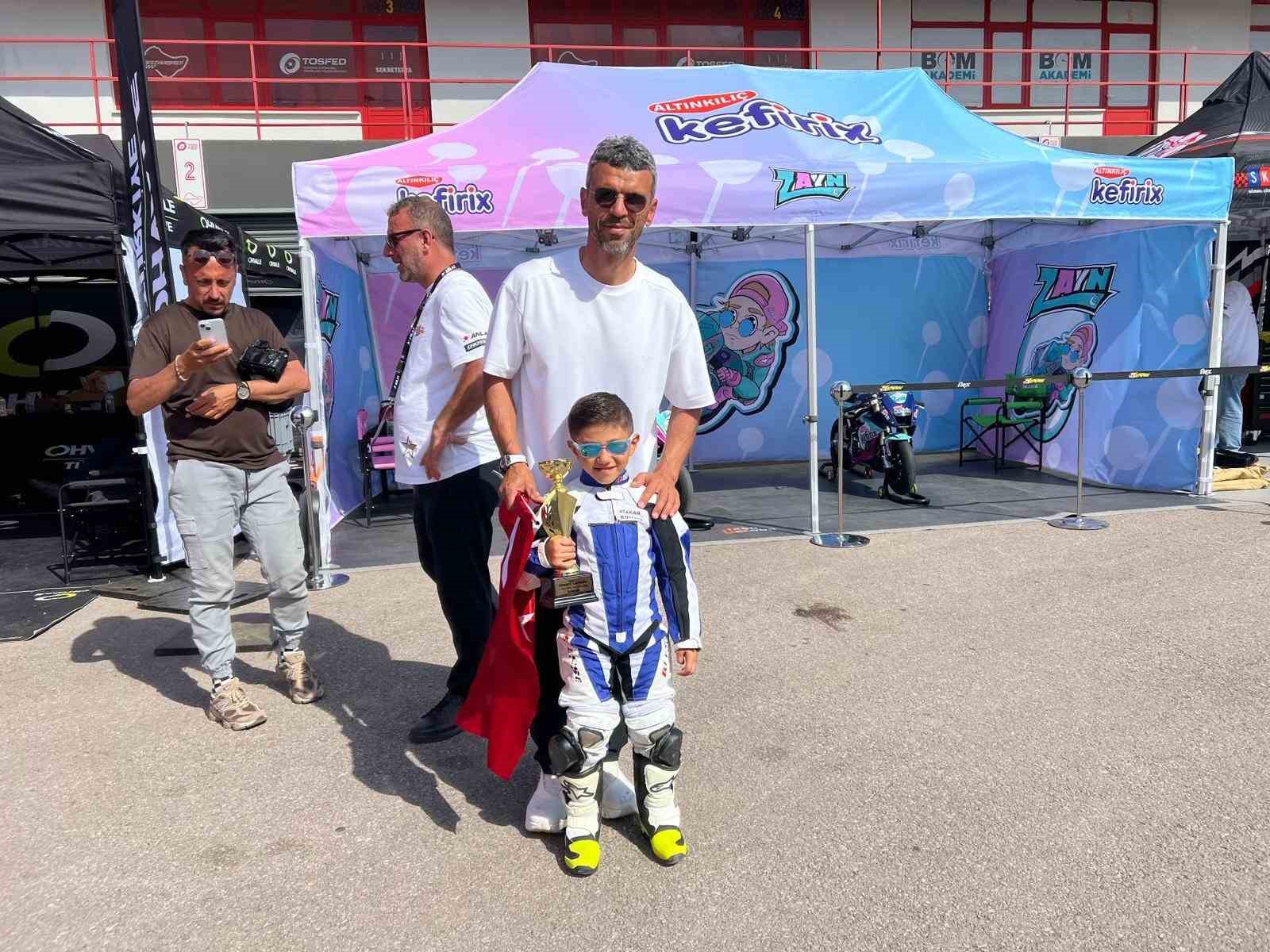 4 yaşındaki Atakan hem kupa kazandı hem hayaline kavuştu
