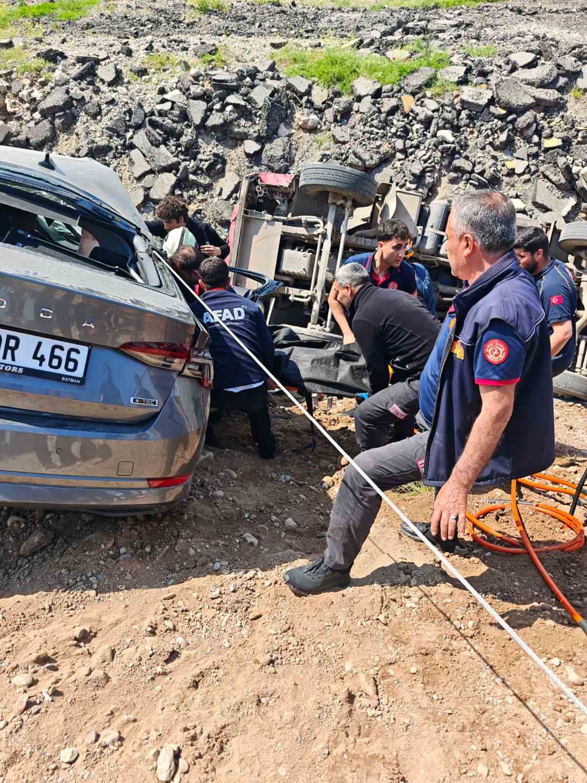 Batman-Diyarbakır karayolunda feci kaza: 1 ölü, 2 yaralı