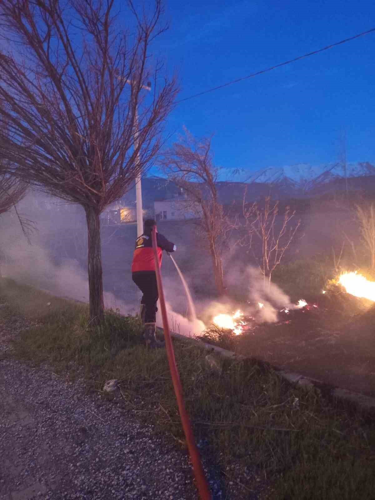 Van’da sazlık yangını