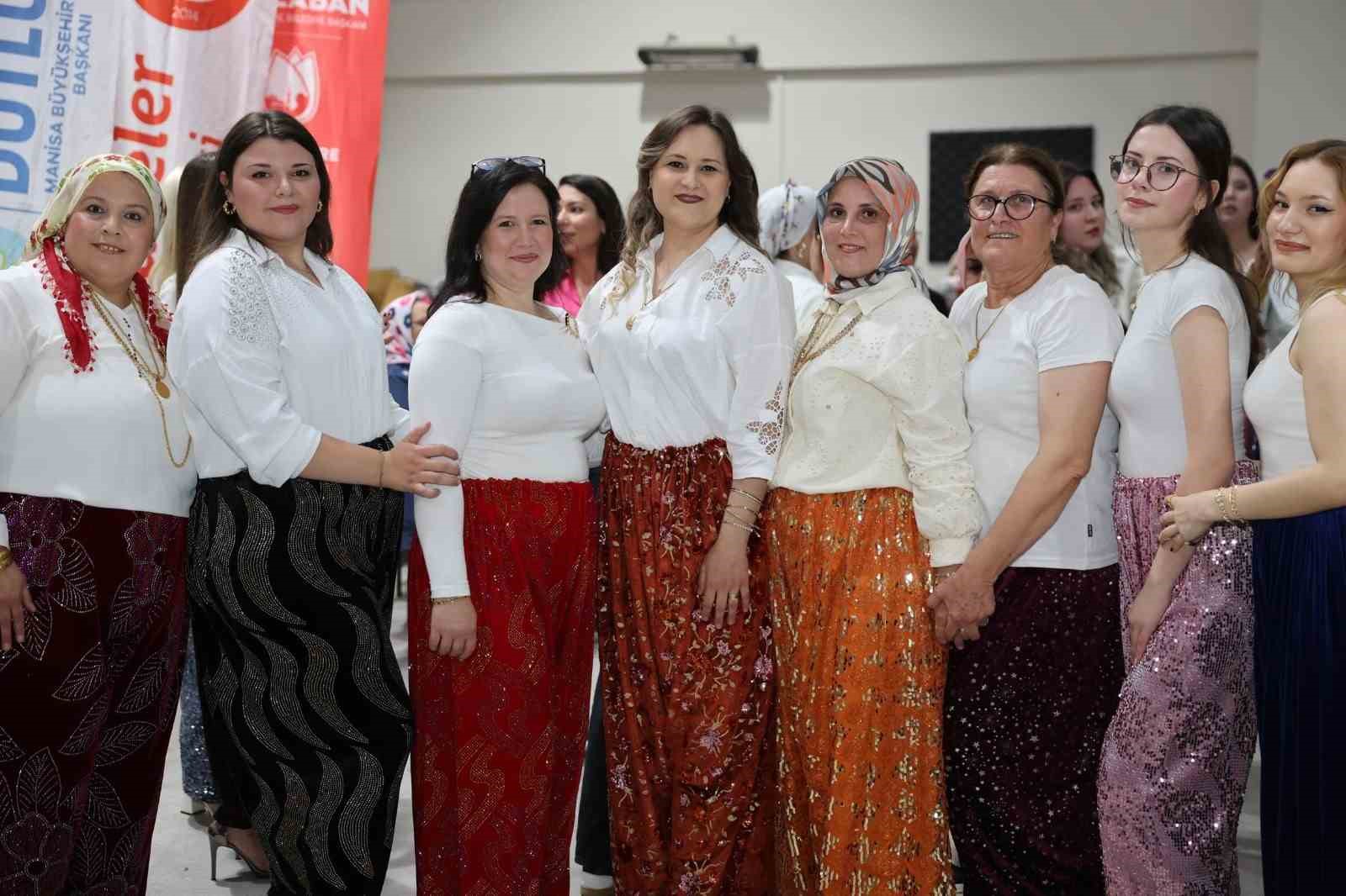 Hacıhaliller Mahallesi&rsquo;nde şalvar gecesi coşkusu
