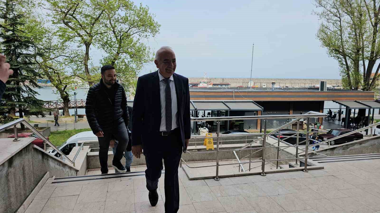 Devrek Belediyesindeki &rsquo;yolsuzluk&rsquo; davasında ilk duruşma başladı: Sanıklardan "Bor&ccedil; verdik" savunması
