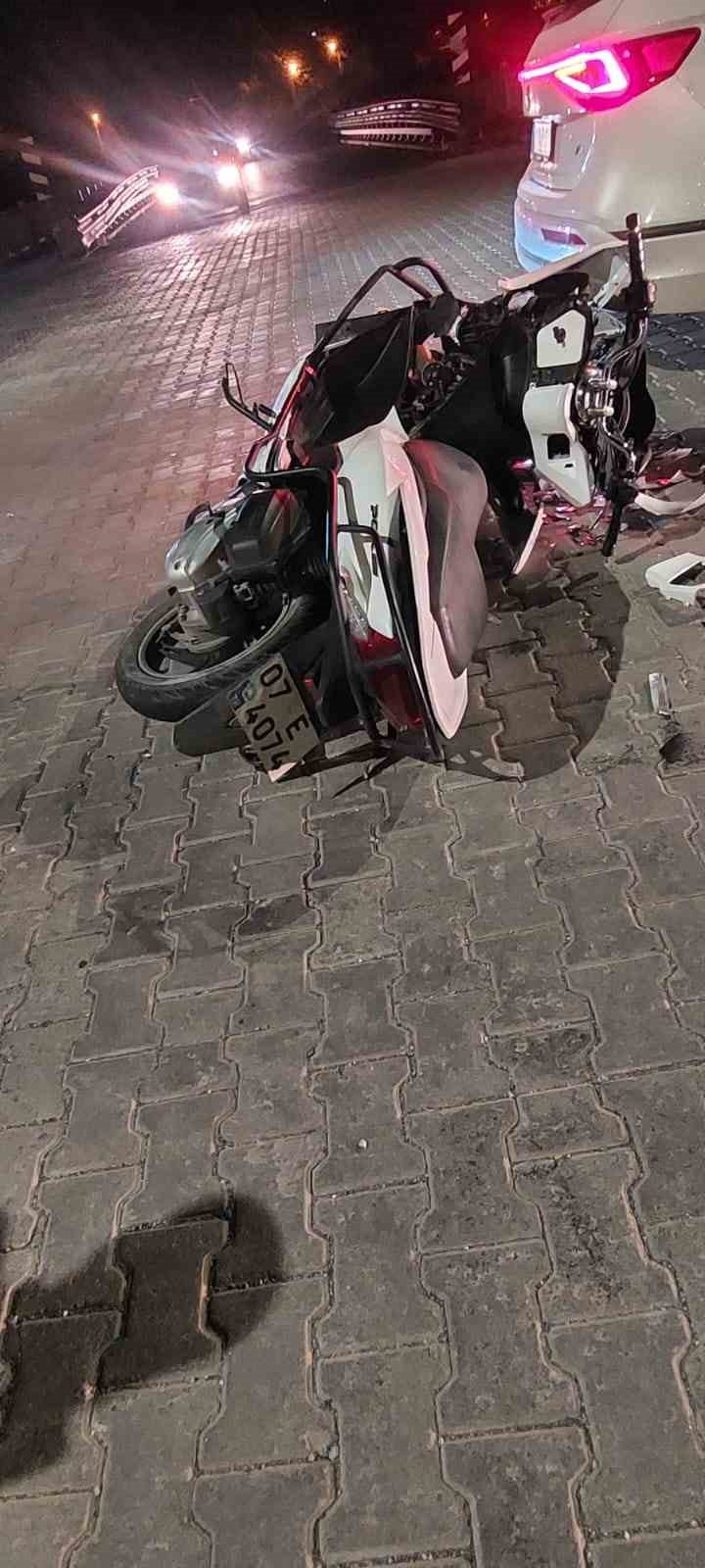 Gazipaşa&rsquo;da motosiklet ile otomobil &ccedil;arpıştı: 1 yaralı
