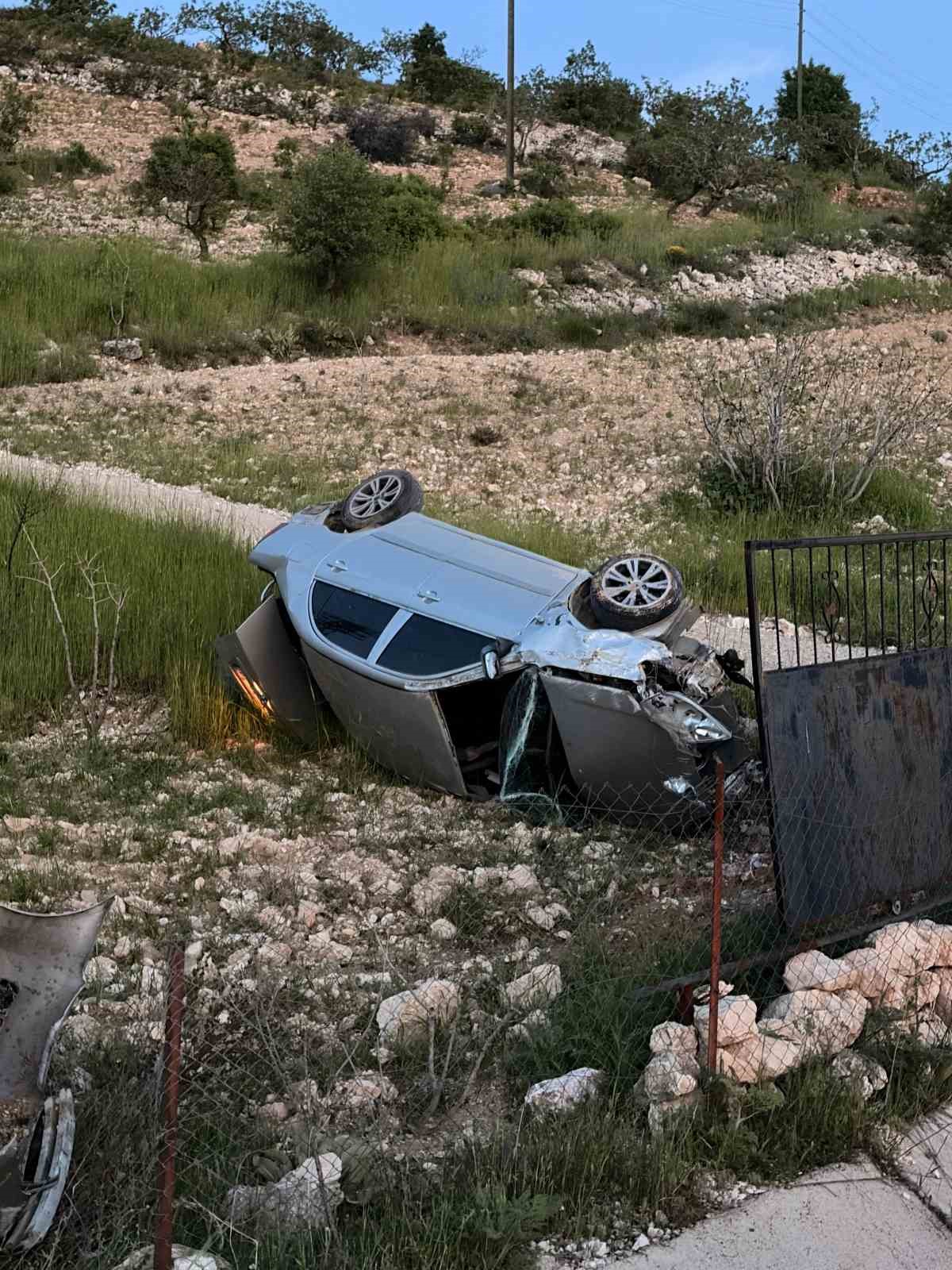 Otomobilin taklalar attığı an kameraya yansıdı
