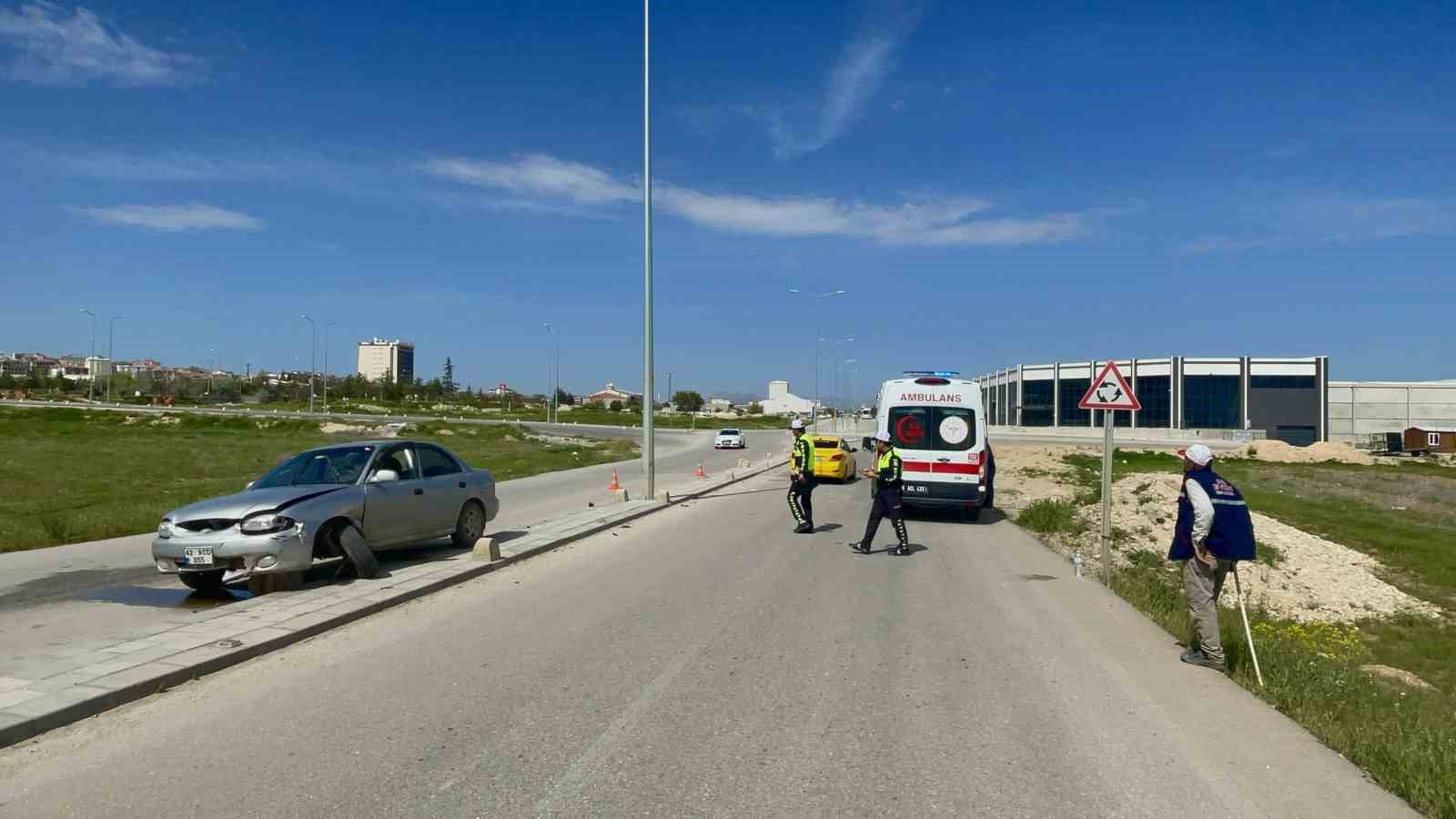 Karaman&rsquo;da otomobil ref&uuml;je &ccedil;ıktı: 1 yaralı
