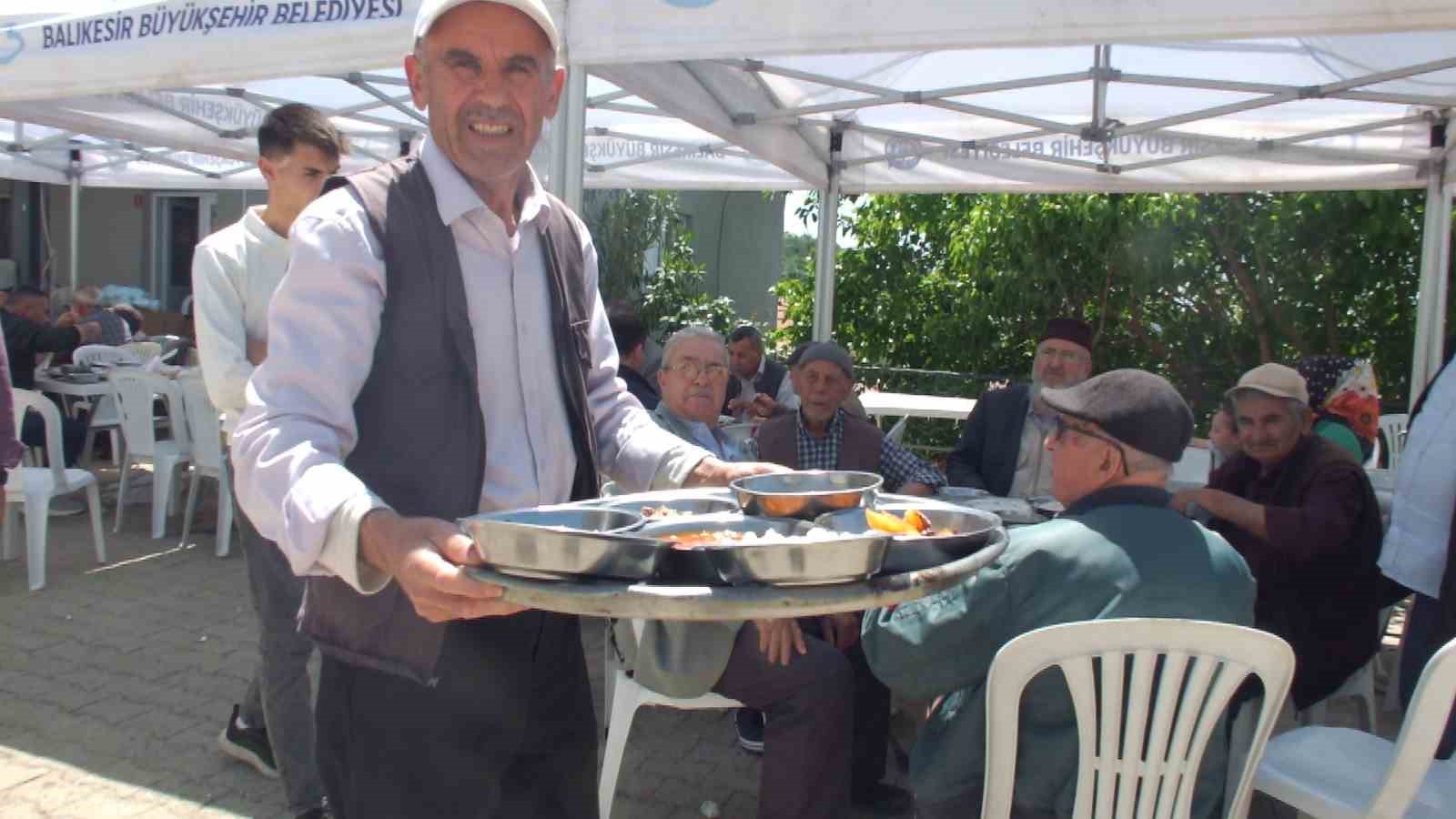 Balıkesir&rsquo;de &ccedil;ift&ccedil;i hayırları devam ediyor
