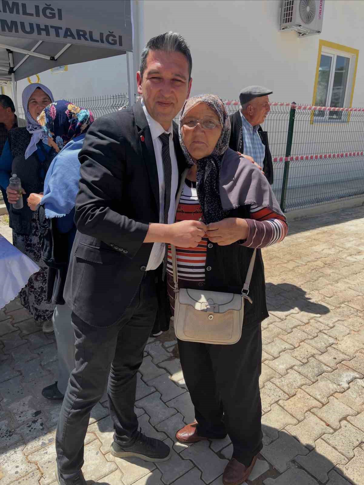 Ula &Ccedil;i&ccedil;ekli Mahallesi Muhtarı Karan&rsquo;dan &lsquo;Anneler G&uuml;n&uuml;&rsquo; etkinliği
