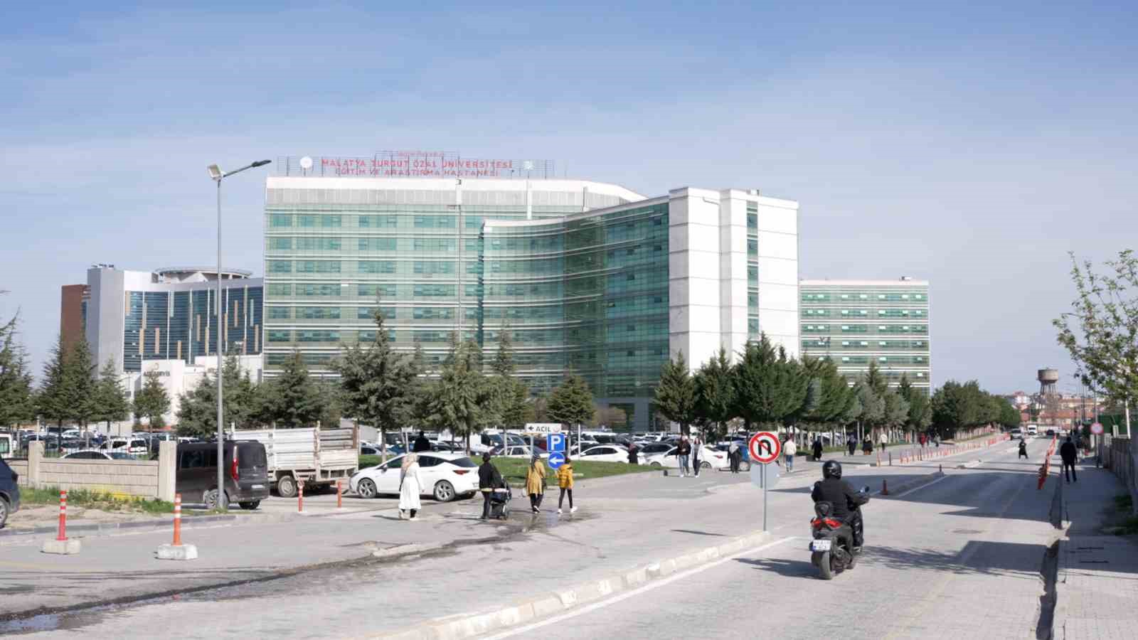 MEAH’ta bir günde 3 kalp deliği başarıyla kapatıldı