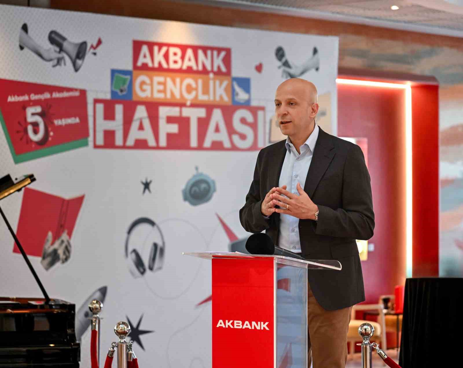Akbank Gen&ccedil;lik Akademisi 5 yılda yaklaşık 360 bin gence ulaştı
