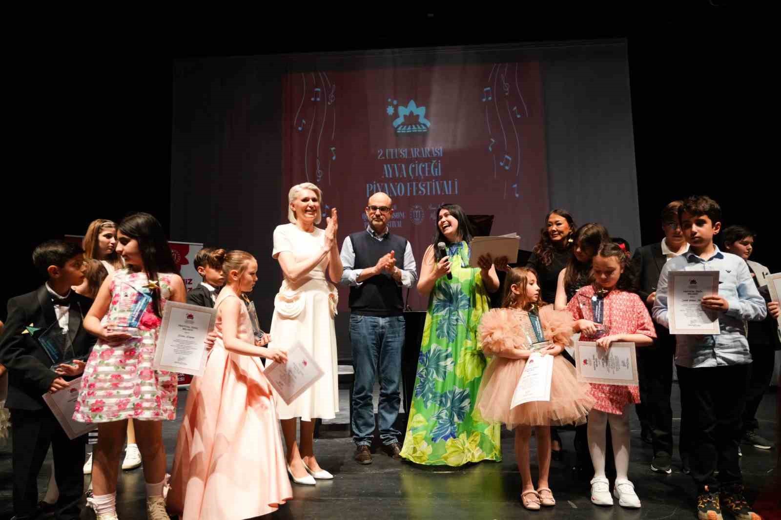 2. Uluslararası Ayva Çiçeği Piyano Festivali’nde 6 ülkeden gelen genç piyanistler hünerlerini sergiledi