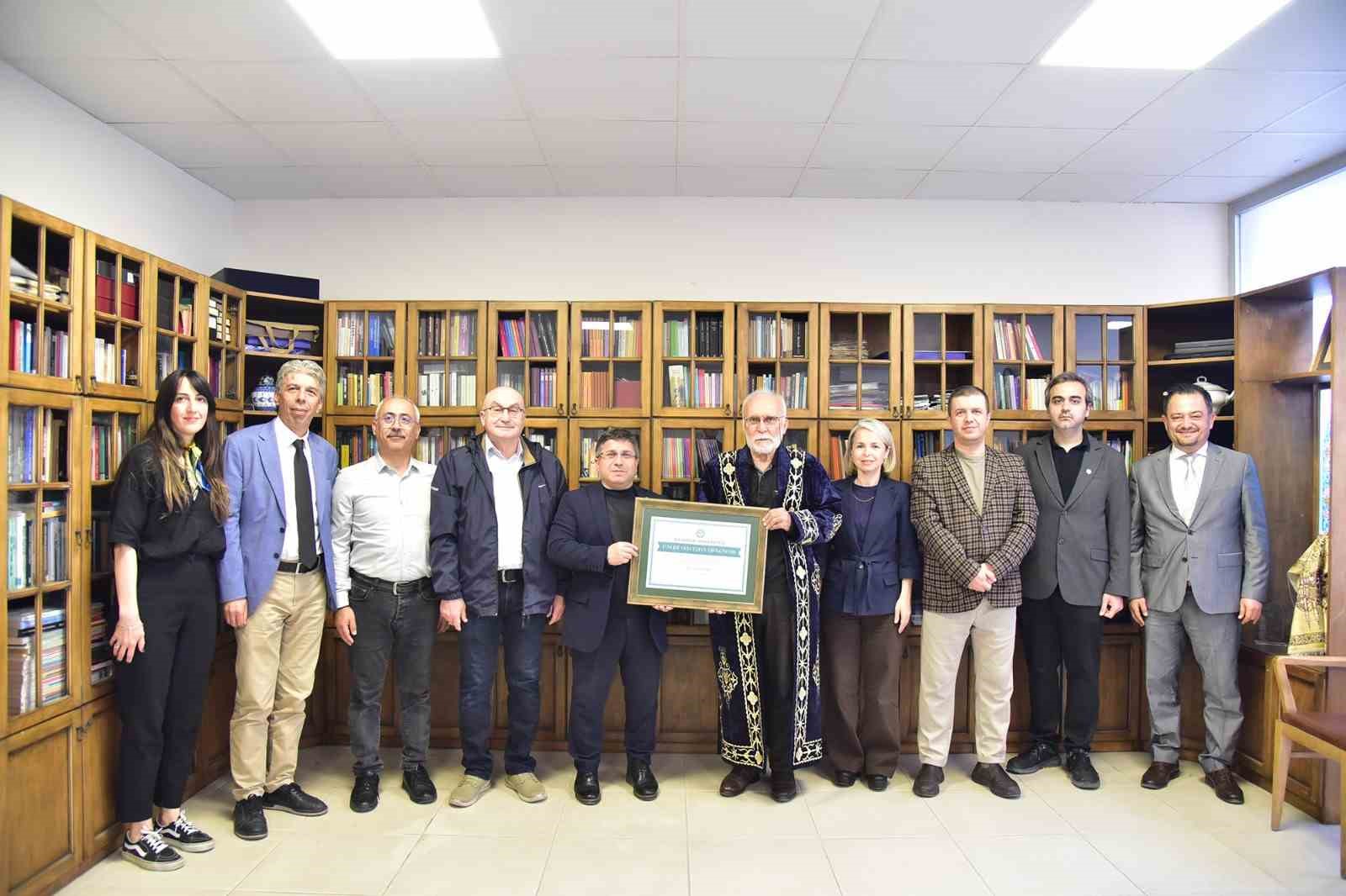 Usta çizer Hasan Aycın’a fahri doktora