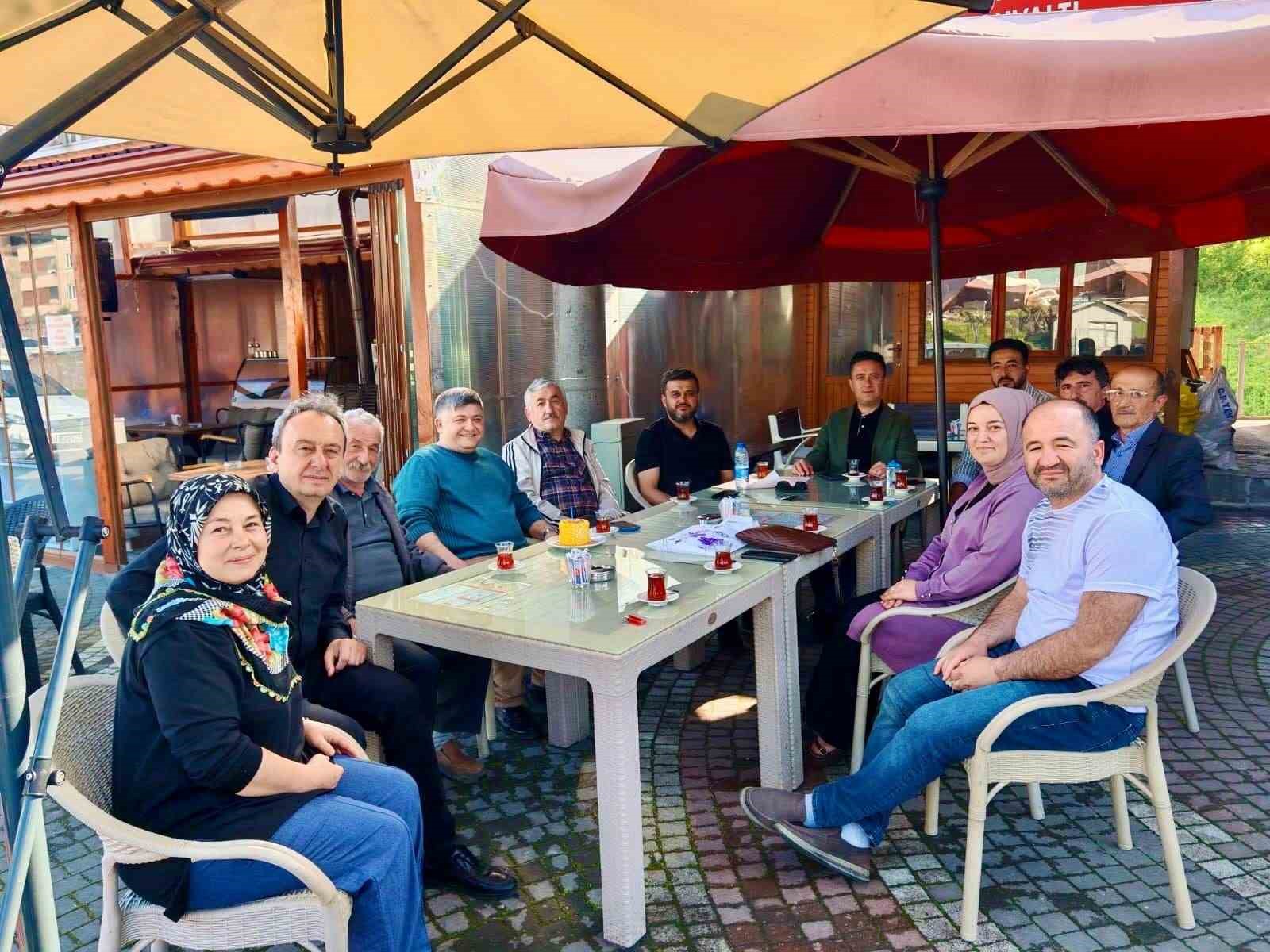 AK Parti merkez il&ccedil;e teşkilatı k&ouml;y ve beldelerde &ccedil;alışmaları inceledi
