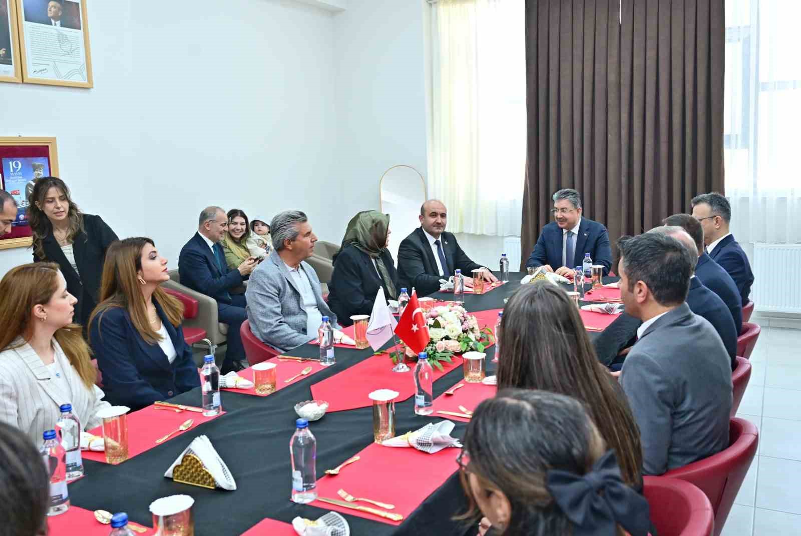Vali Yılmaz, Eskişehir&rsquo;de iki yeni okulun a&ccedil;ılışını ger&ccedil;ekleştirdi
