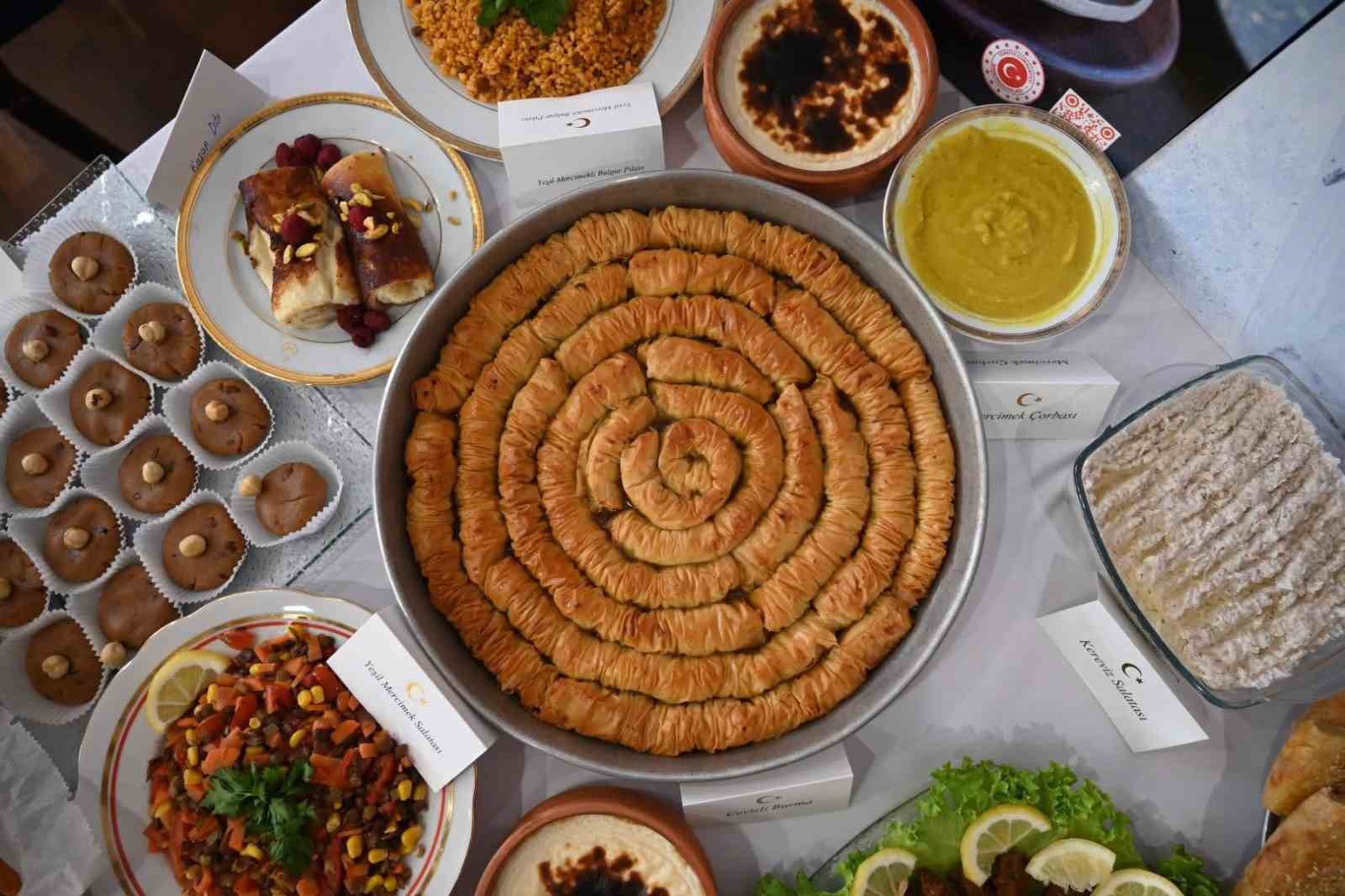 8 &uuml;lkenin katıldığı gastronomi yarışmasından Kahramanmaraşlı &ouml;ğrenciler madalyalarla d&ouml;nd&uuml;
