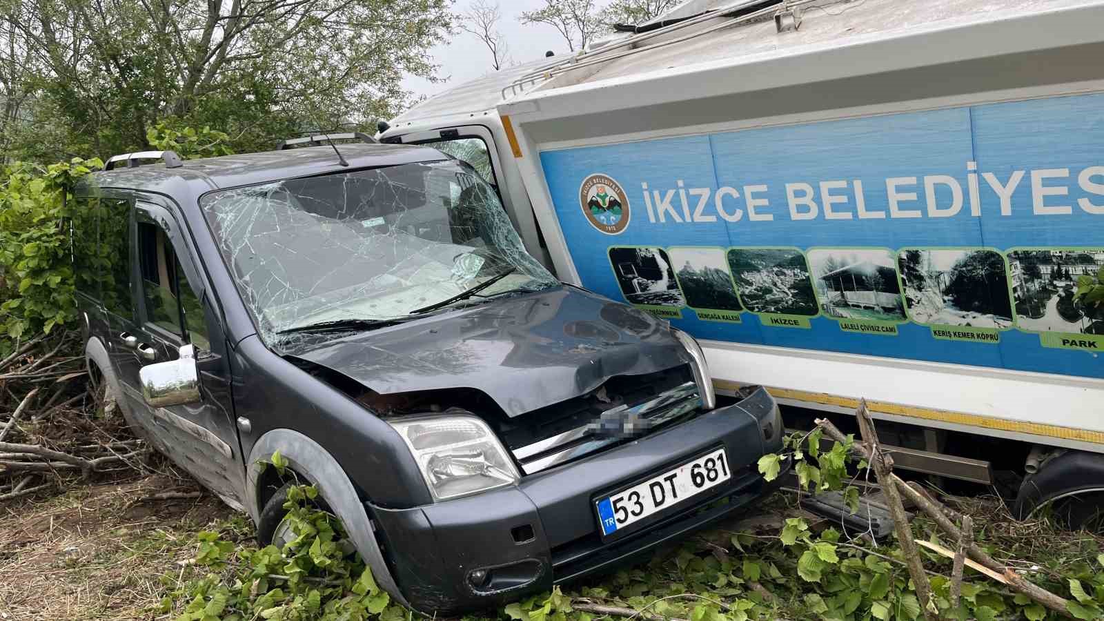 Ordu’da çöp kamyonu ile otomobil çarpıştı: 3 yaralı