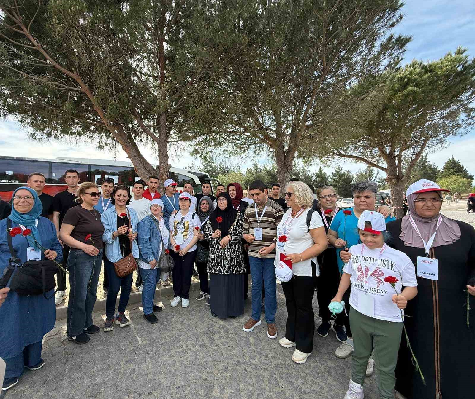 Balıkesirli &ouml;zel gen&ccedil;ler &Ccedil;anakkale gezisine katıldı
