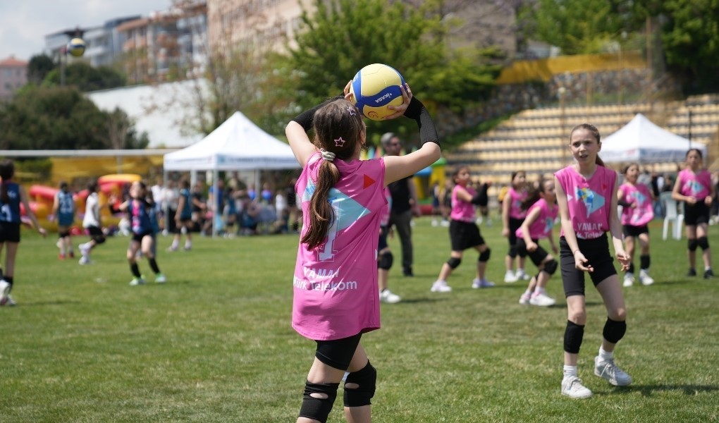 Mini voleybol şenliği coşkuyla gerçekleştirildi
