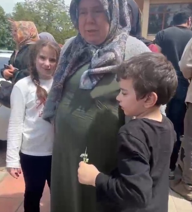 Minik Burak&rsquo;ın isteği y&uuml;rekleri par&ccedil;aladı
