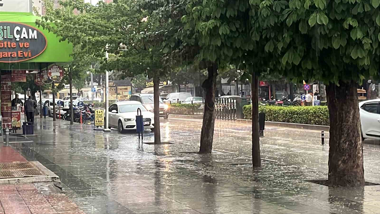 &Ccedil;orum&rsquo;da sağanak hayatı olumsuz etkiledi
