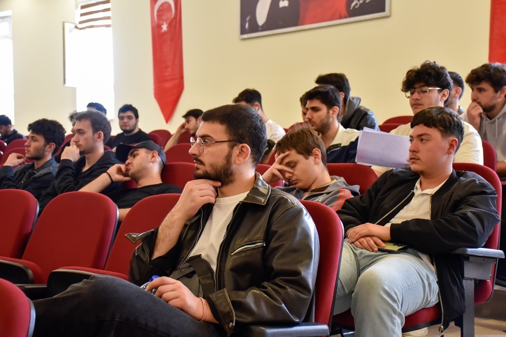 M&uuml;hendislik &ouml;ğrencilerine sekt&ouml;r deneyimi
