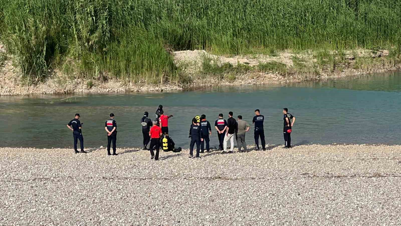 Serinlemek i&ccedil;in Aksu &Ccedil;ayı&rsquo;na giren 3 gen&ccedil;ten biri akıntıya kapılarak kayboldu
