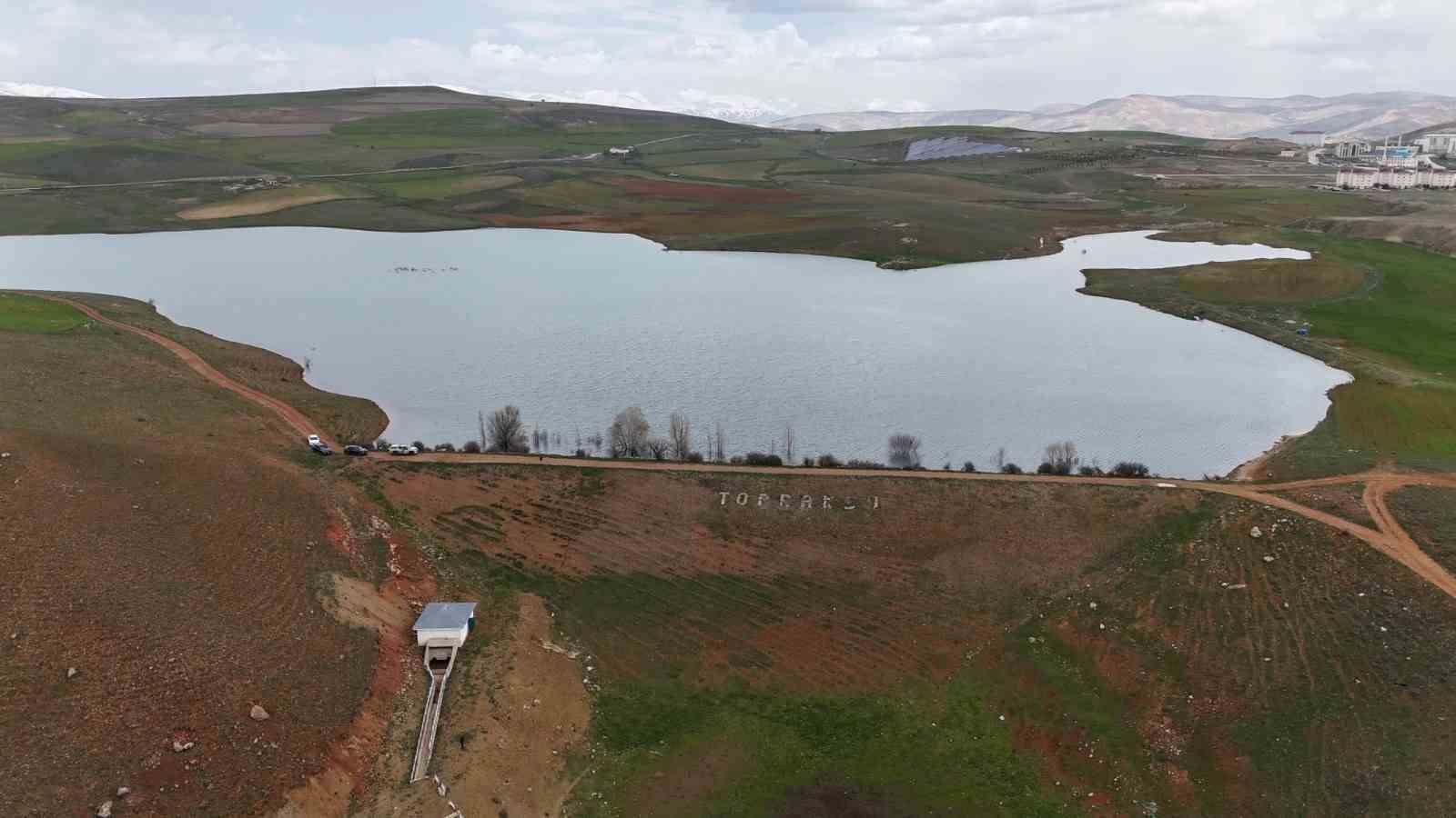 DSİ heyeti Topraksu G&ouml;leti Sulaması sahasında incelemelerde bulundu
