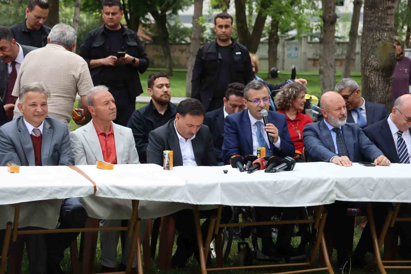 Vali Çiçek: "Engellilerin yaşamını daha da kolaylaştırmak için hep beraber mücadeleler içerisindeyiz"
